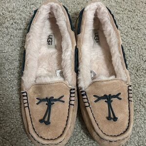 Ugg slippers size 9 - like brand new